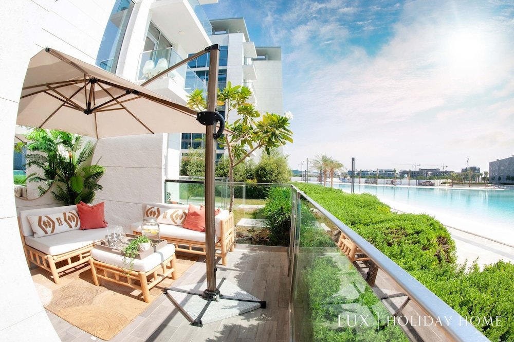 Дубай: LUX The District One Lagoon View Suite