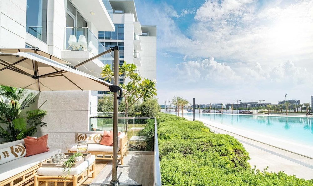 Дубай: LUX The District One Lagoon View Suite