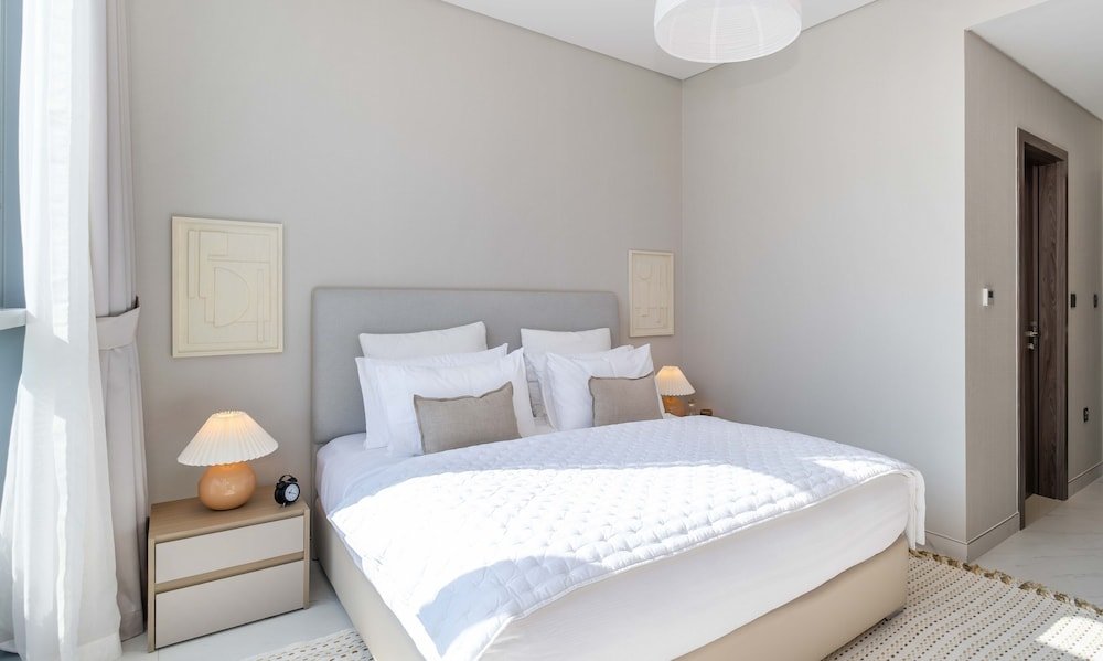 Дубай: LUX The District One Lagoon View Suite