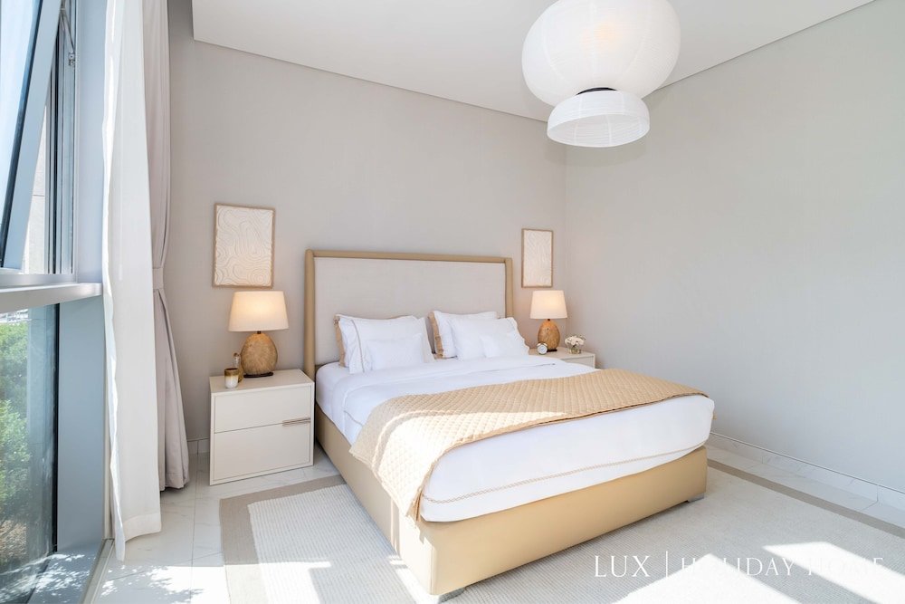 Дубай: LUX The District One Lagoon View Suite