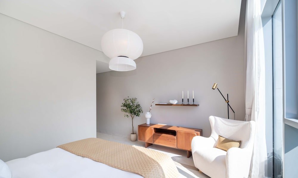 Дубай: LUX The District One Lagoon View Suite