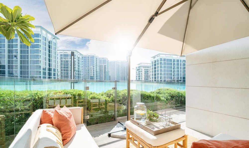Дубай: LUX The District One Lagoon View Suite