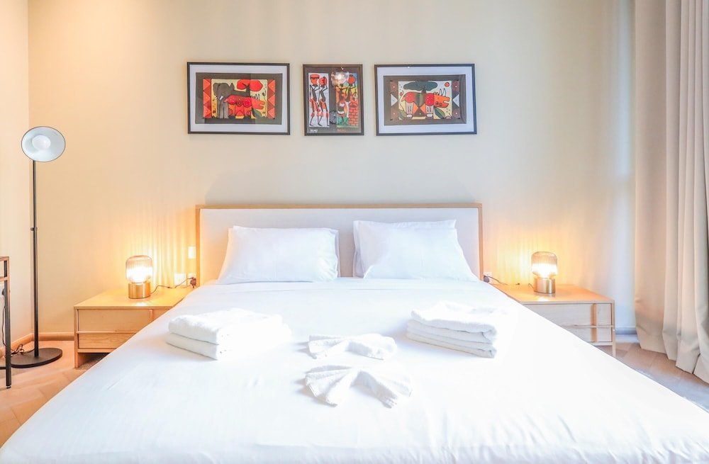 Дубай: Elite LUX Holiday Homes - Luxurious 1BR Suite in Signature Livings JVC - Dubai