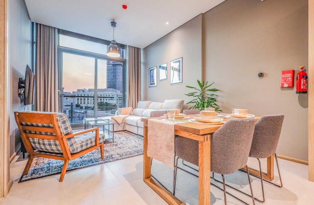 Дубай: Elite LUX Holiday Homes - Luxurious 1BR Suite in Signature Livings JVC - Dubai