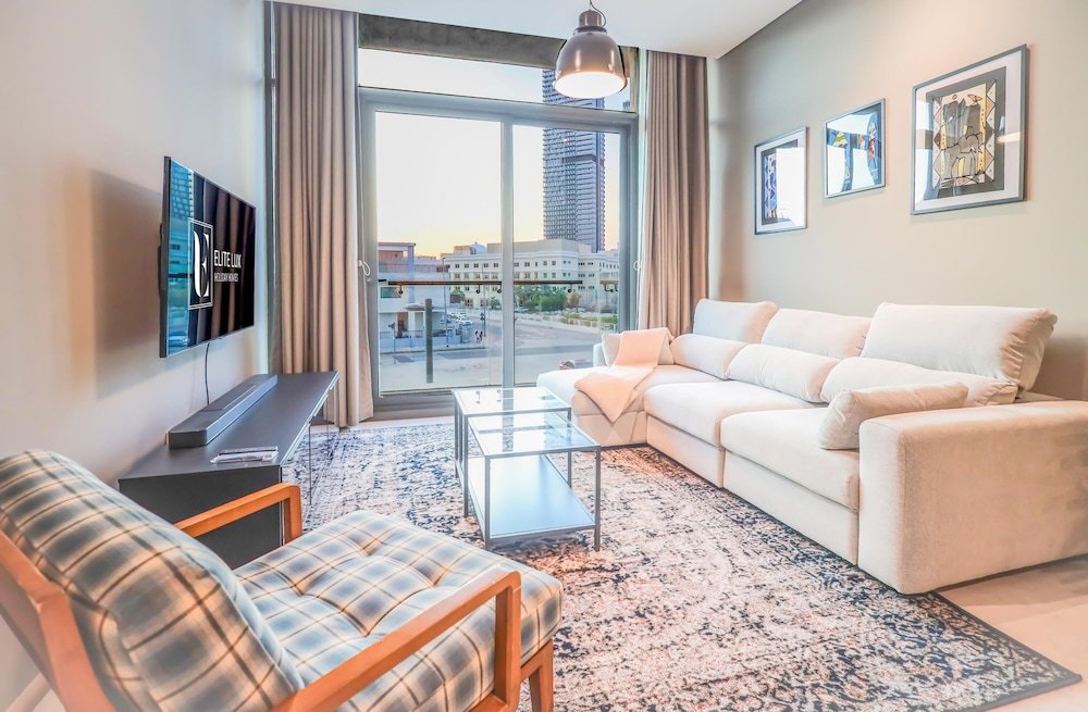 Дубай: Elite LUX Holiday Homes - Luxurious 1BR Suite in Signature Livings JVC - Dubai