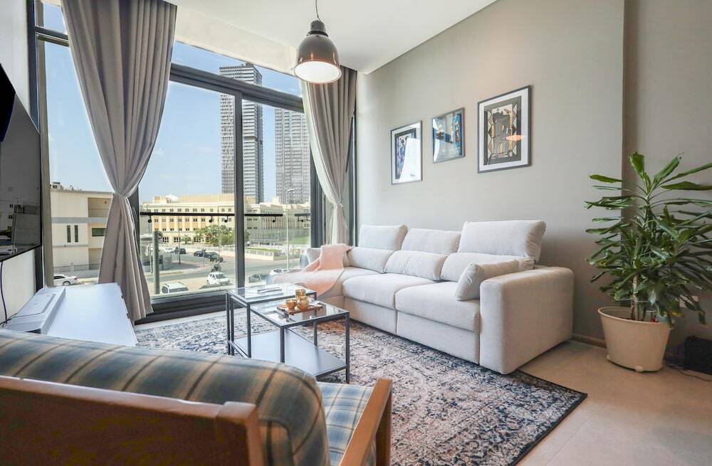 Дубай: Elite LUX Holiday Homes - Luxurious 1BR Suite in Signature Livings JVC - Dubai