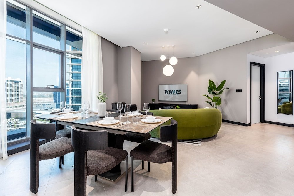 Дубай: Waves - Serene Waterfront Elegance: 2BR Haven in Business Bay