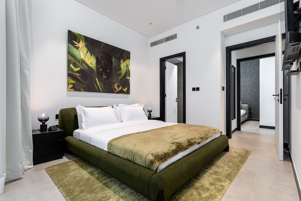 Дубай: Waves - Serene Waterfront Elegance: 2BR Haven in Business Bay