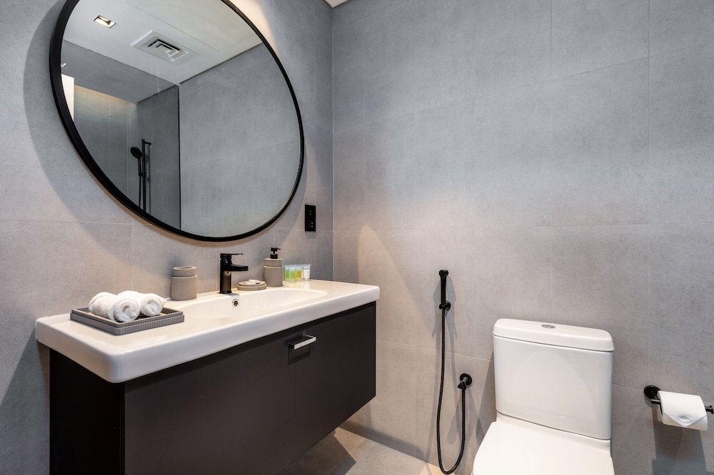 Дубай: Waves - Serene Waterfront Elegance: 2BR Haven in Business Bay