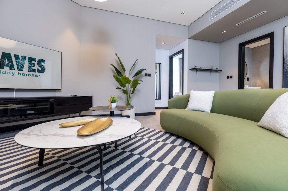 Дубай: Waves - Serene Waterfront Elegance: 2BR Haven in Business Bay