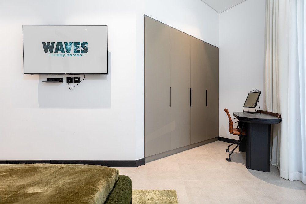 Дубай: Waves - Serene Waterfront Elegance: 2BR Haven in Business Bay