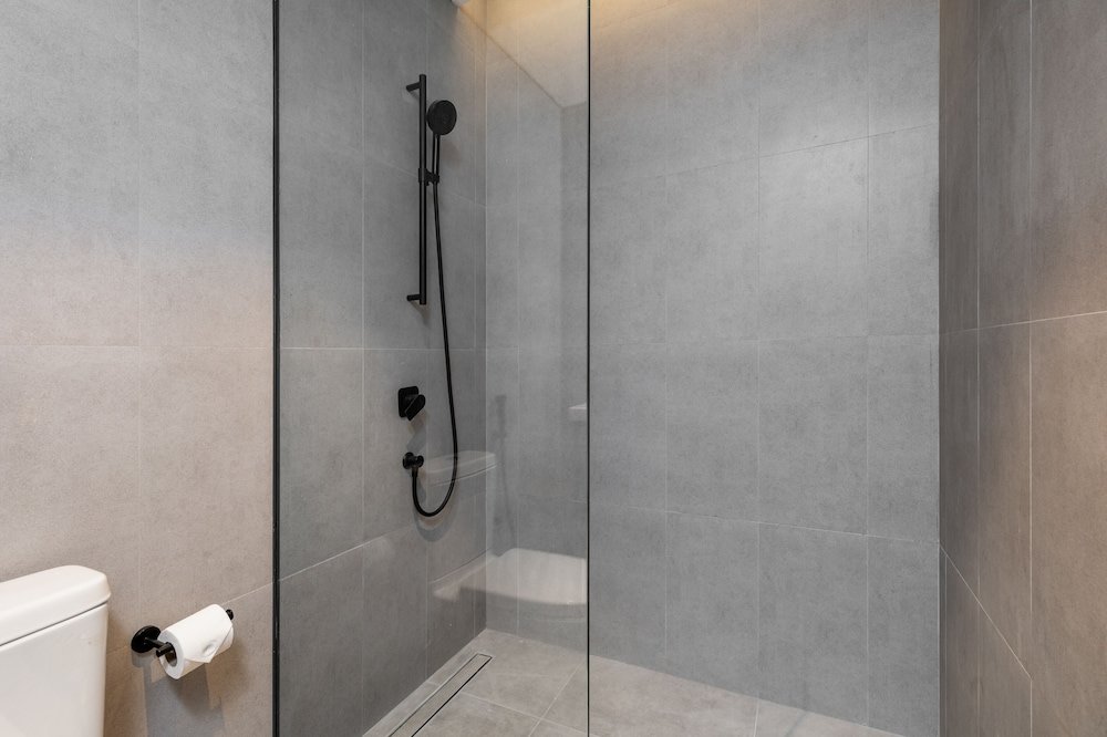 Дубай: Waves - Serene Waterfront Elegance: 2BR Haven in Business Bay