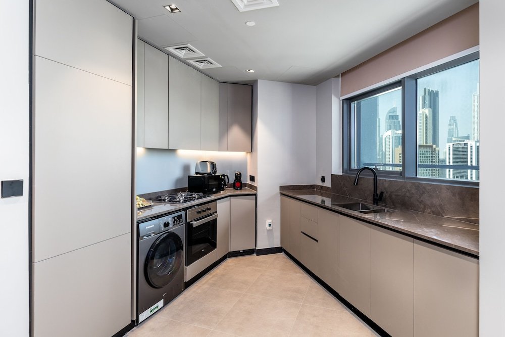 Дубай: Waves - Serene Waterfront Elegance: 2BR Haven in Business Bay