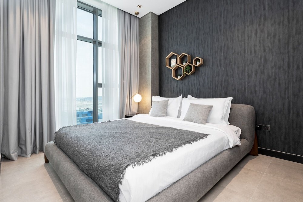 Дубай: Waves - Serene Waterfront Elegance: 2BR Haven in Business Bay