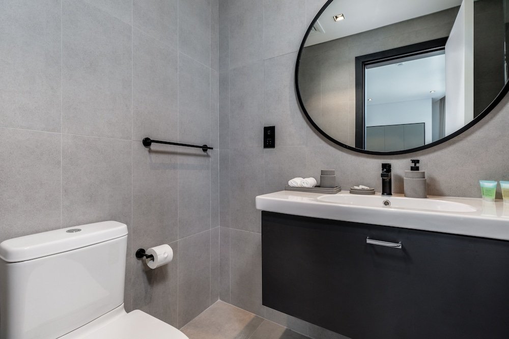 Дубай: Waves - Urban Retreat Waterfront Elegance at 15 Northside