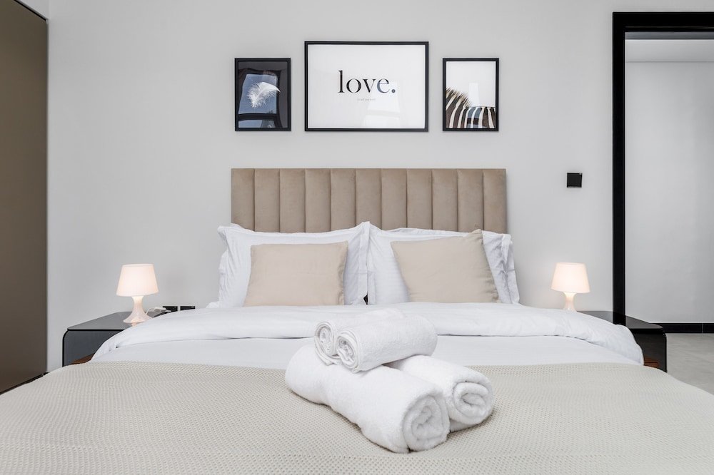 Дубай: Waves - Urban Retreat Waterfront Elegance at 15 Northside