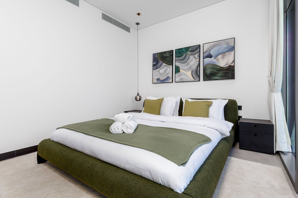 Дубай: Waves - Urban Retreat Waterfront Elegance at 15 Northside