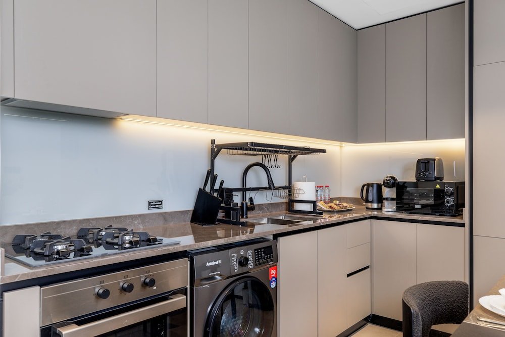 Дубай: Waves - Urban Retreat Waterfront Elegance at 15 Northside