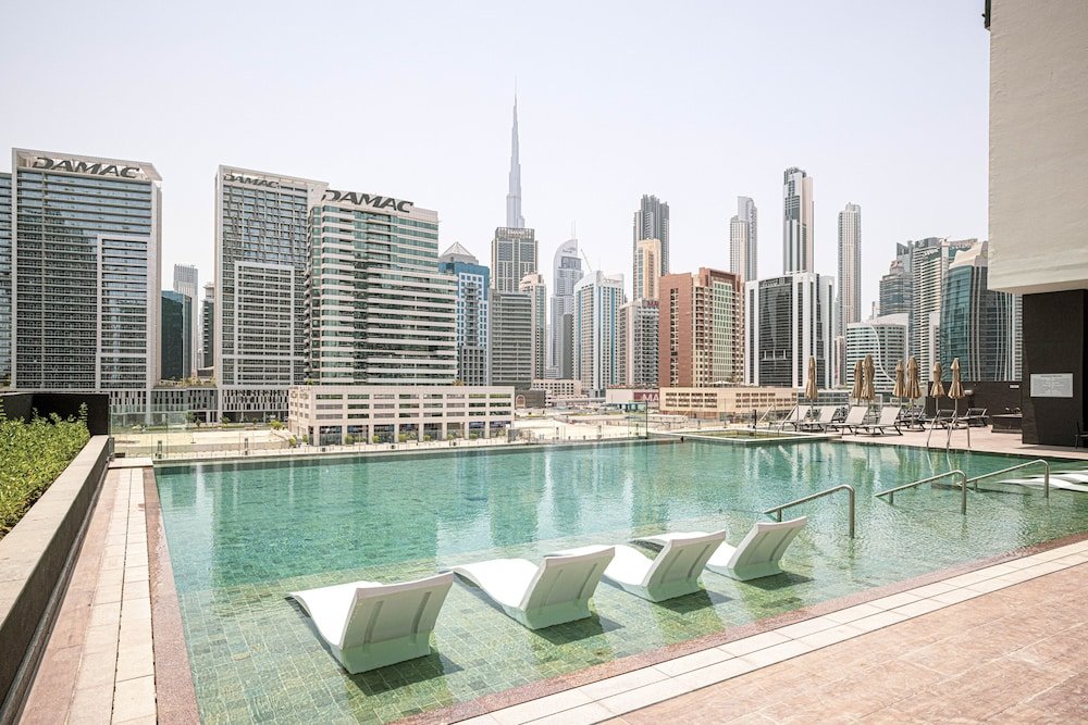Дубай: Waves - Urban Retreat Waterfront Elegance at 15 Northside