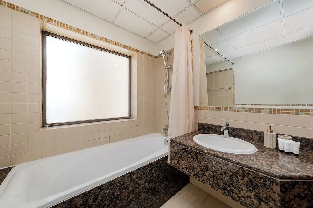 Дубай: Excellent 1bdr at Bahar 6