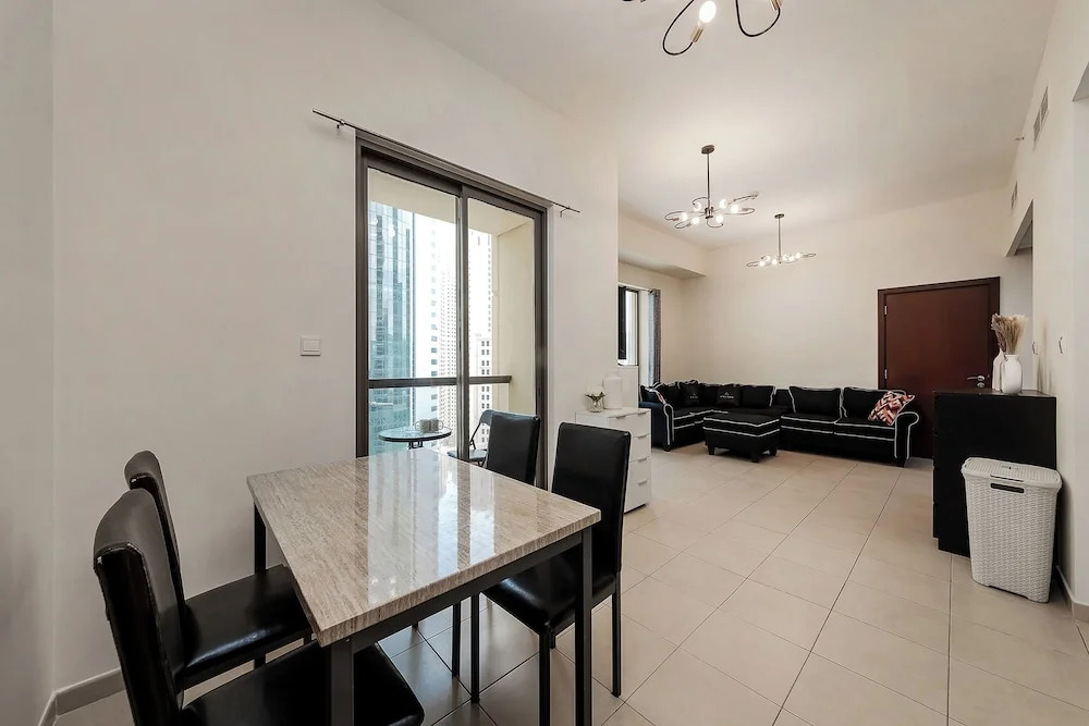 Дубай: Excellent 1bdr at Bahar 6