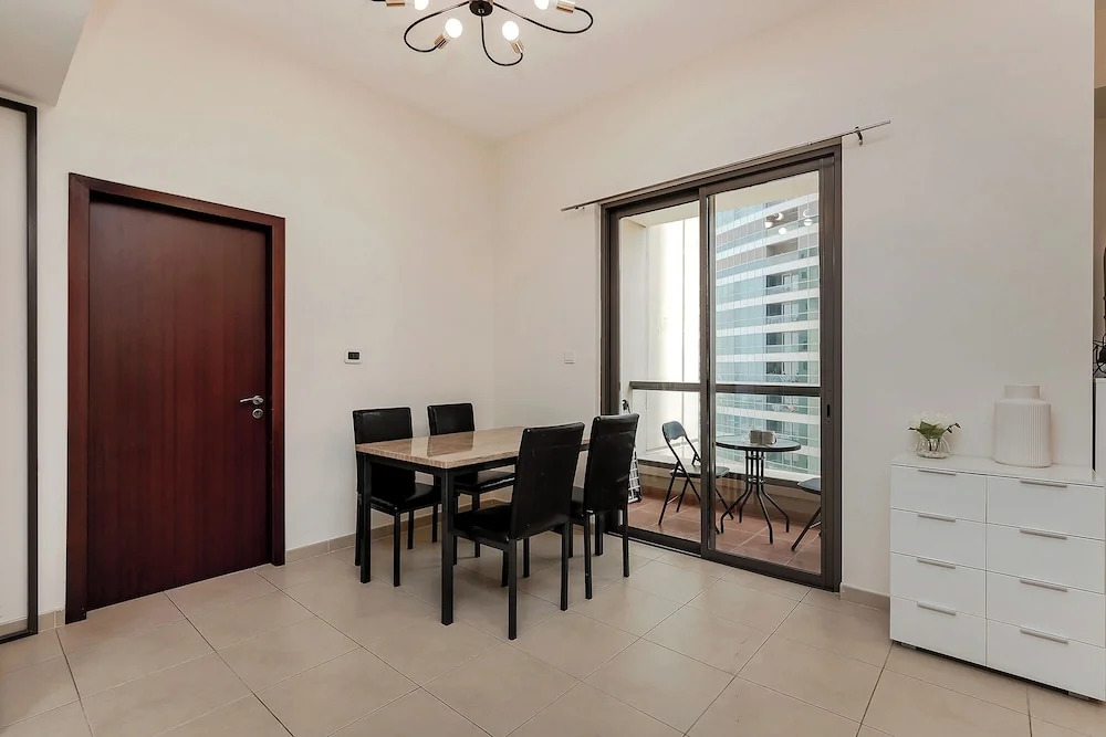 Дубай: Excellent 1bdr at Bahar 6