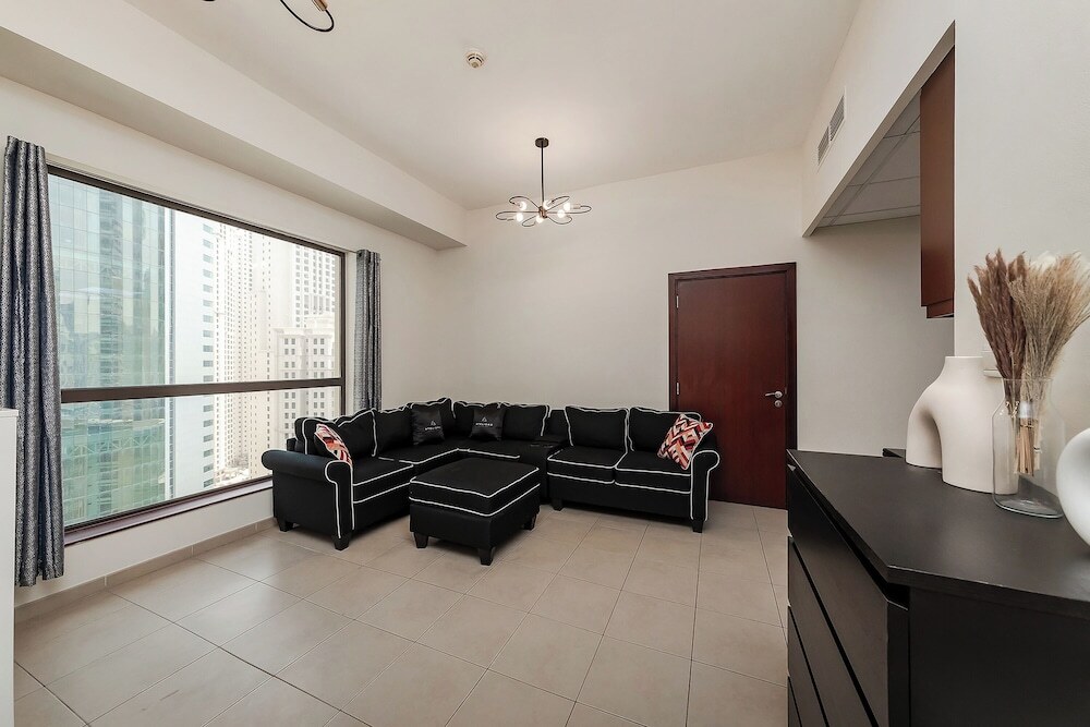 Дубай: Excellent 1bdr at Bahar 6