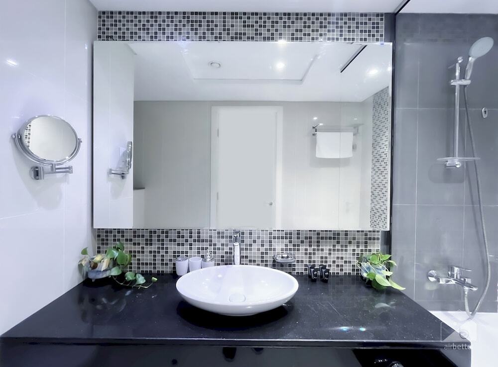 Дубай: Cozy 1b With Balcony in Business Bay