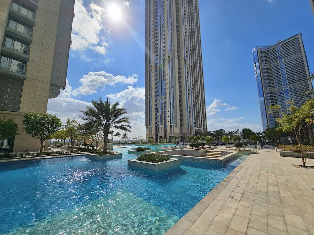 Дубай: WelHome - Stunning 3BR Apartment with Balcony and Canal View