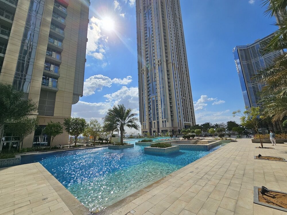 Дубай: WelHome - Stunning 3BR Apartment with Balcony and Canal View
