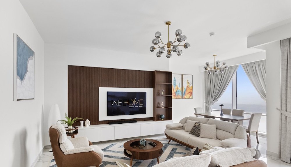 Дубай: WelHome - Stunning 3BR Apartment with Balcony and Canal View