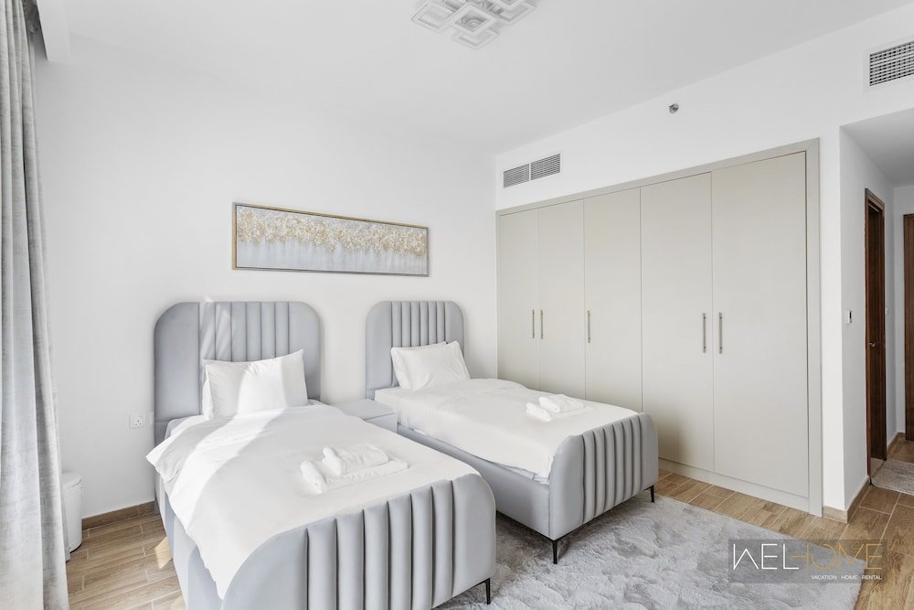 Дубай: WelHome - Stunning 3BR Apartment with Balcony and Canal View