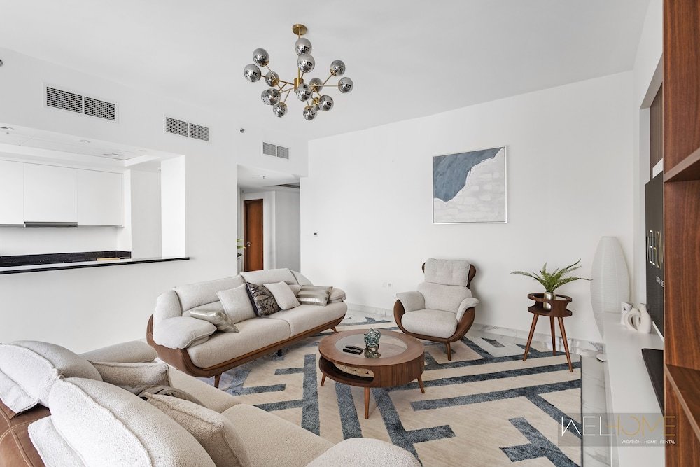 Дубай: WelHome - Stunning 3BR Apartment with Balcony and Canal View