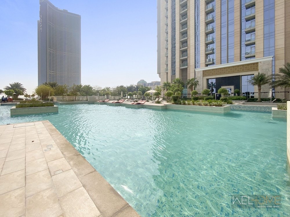 Дубай: WelHome - Stunning 3BR Apartment with Balcony and Canal View