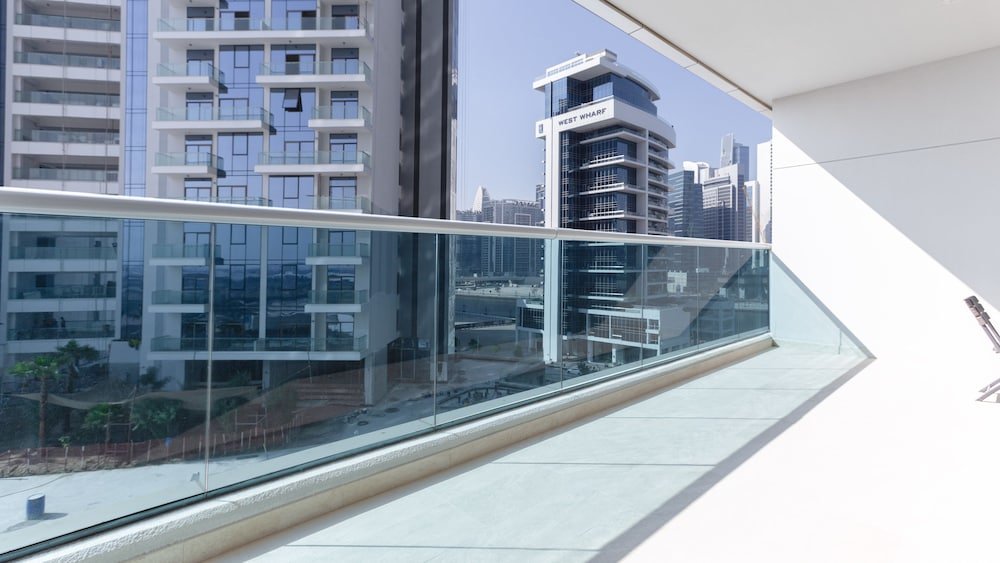 Дубай: Luxury StayCation - Vibrant 1BR Apartment With Pool and Huge Balcony