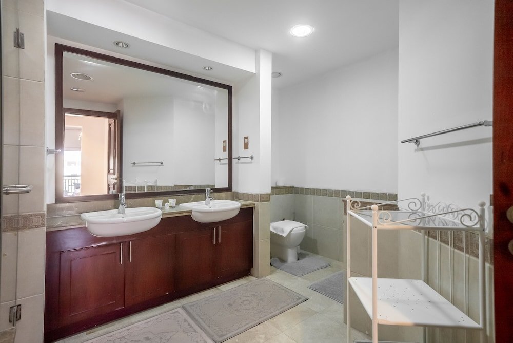 Дубай: Stylish Urban 1BR Gem in Fairmont-90AB2