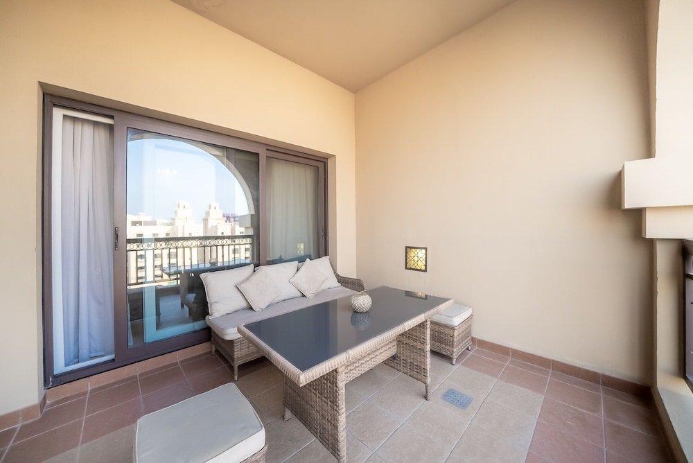 Дубай: Stylish Urban 1BR Gem in Fairmont-90AB2