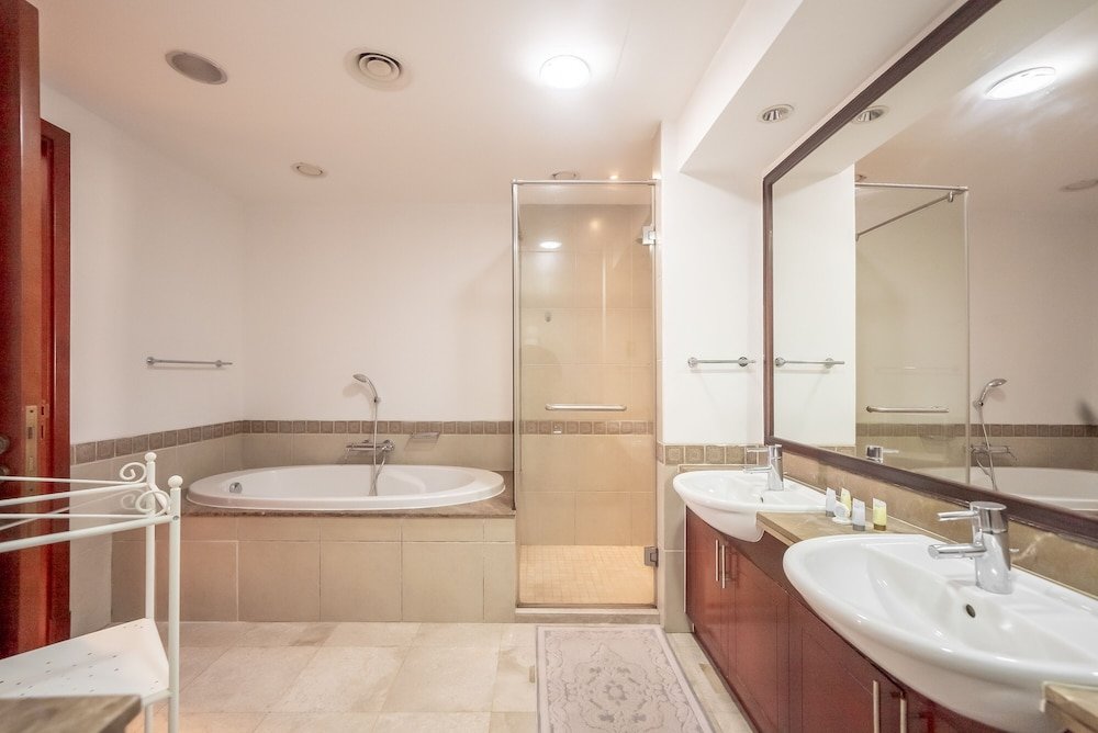 Дубай: Stylish Urban 1BR Gem in Fairmont-90AB2