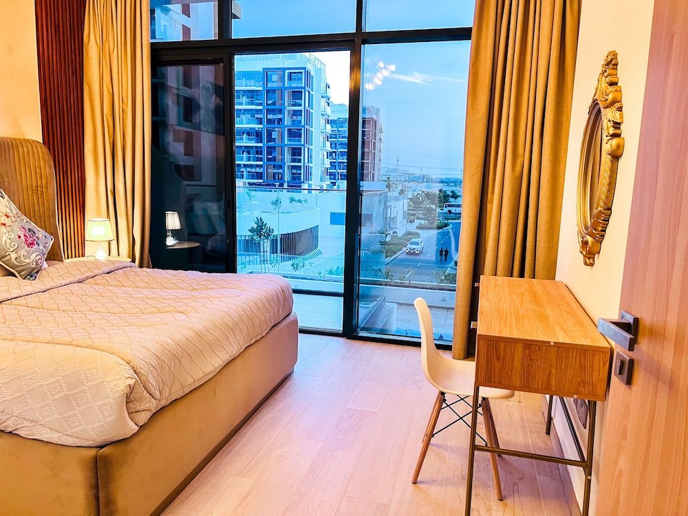 Дубай: Cosmos Living MBR City 9 min Burj Khalif