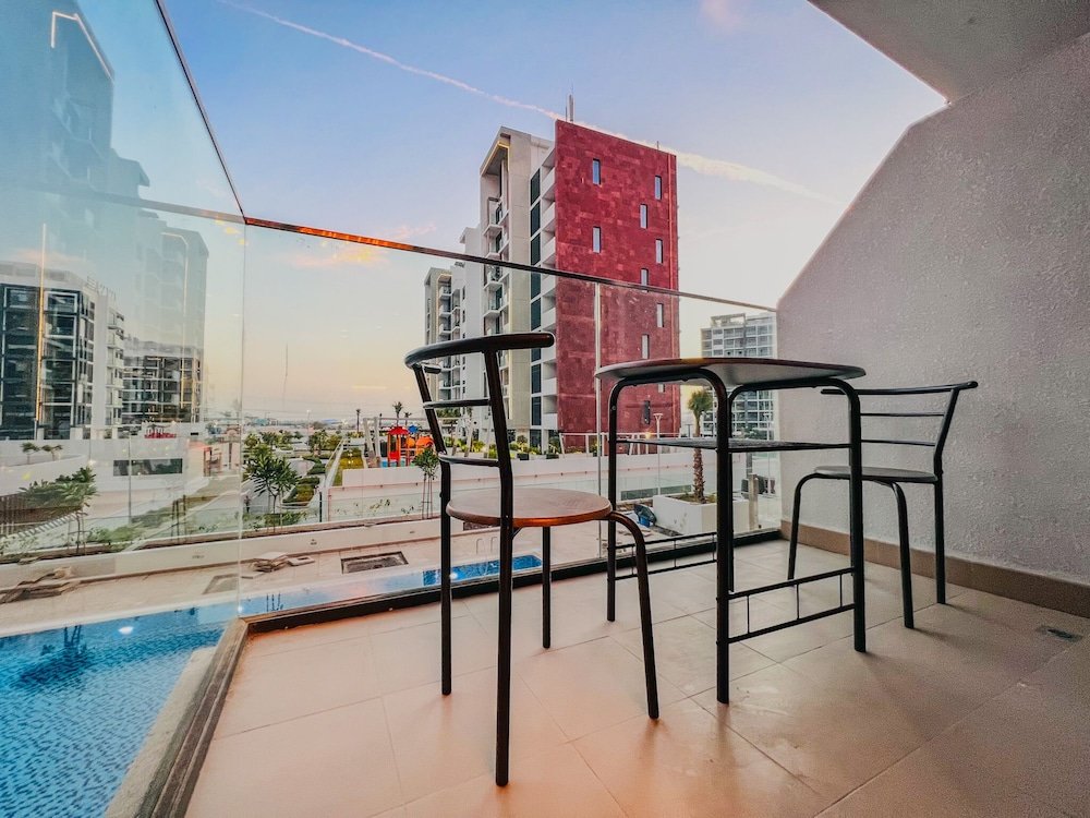 Дубай: Cosmos Living MBR City 9 min Burj Khalif