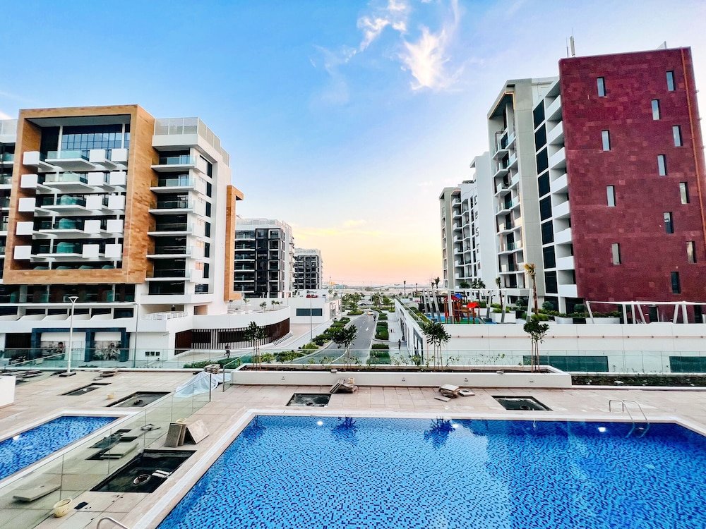 Дубай: Cosmos Living MBR City 9 min Burj Khalif