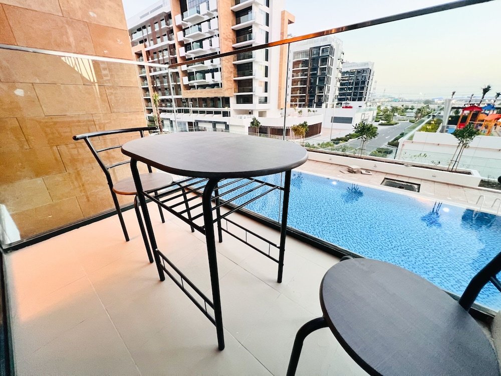 Дубай: Cosmos Living MBR City 9 min Burj Khalif
