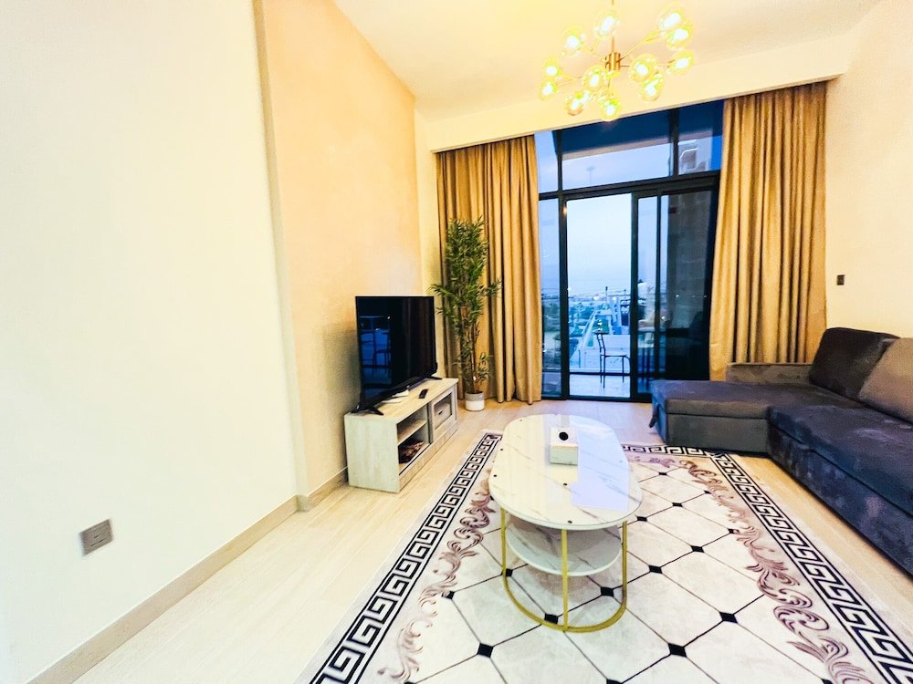 Дубай: Cosmos Living MBR City 9 min Burj Khalif