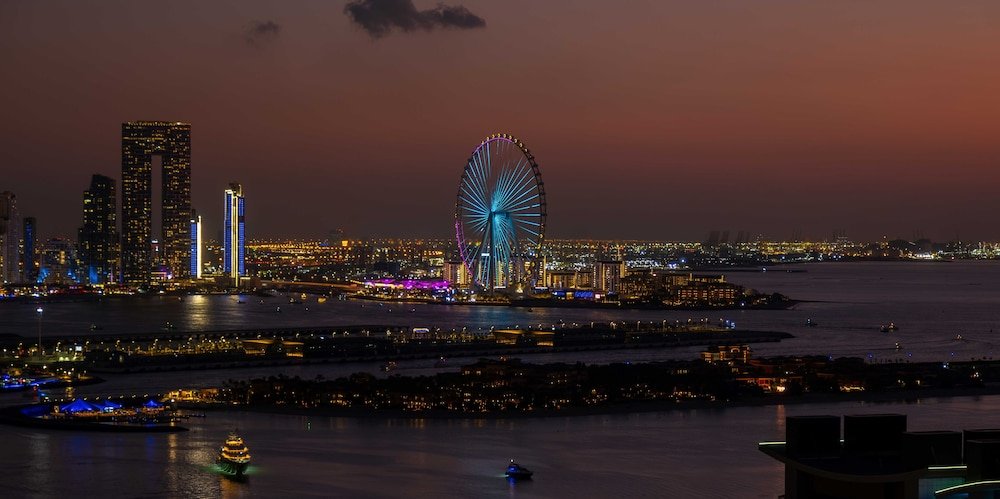Дубай: Lux Iconic Views At Palm Tower Suite 7