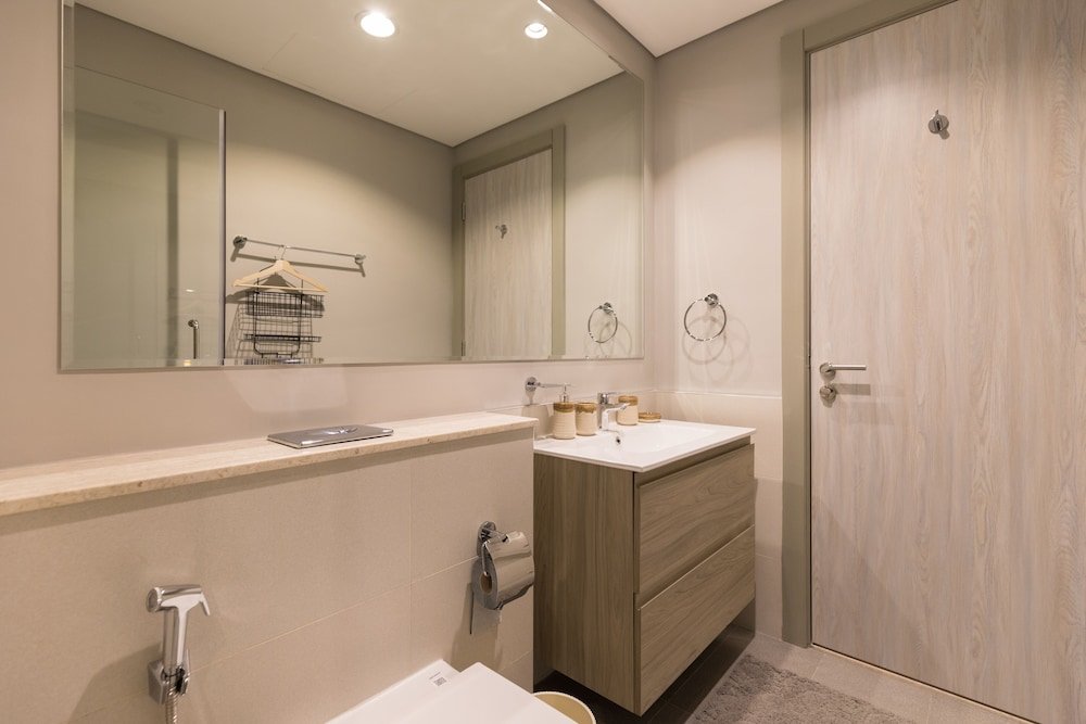 Дубай: Quiet 1BR with river view
