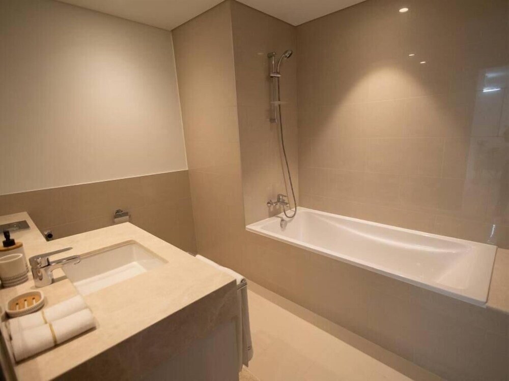 Дубай: Mh- Modern 1-bedroom Abode Ref - 4004