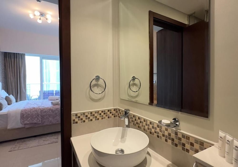 Дубай: Mh- Lovely 1 Bhk Burj Khalifa View Ref- 26017