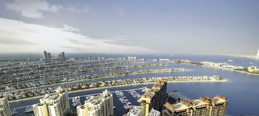 Дубай: LUX  Iconic Views at Palm Tower Studio 2