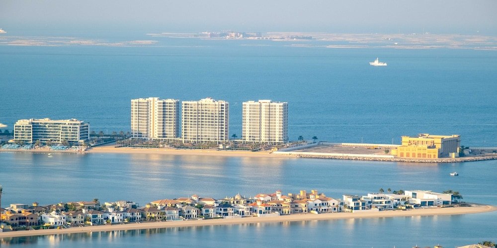 Дубай: LUX  Iconic Views at Palm Tower Studio 2