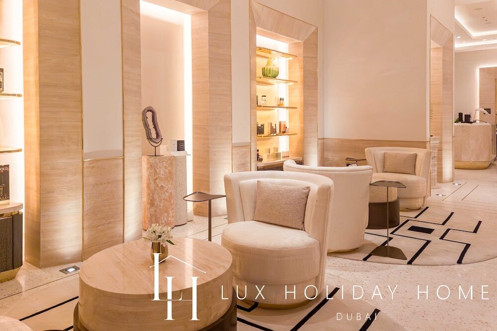 Дубай: LUX  Iconic Views at Palm Tower Studio 2